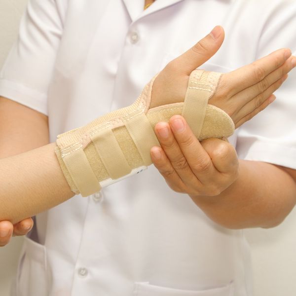 長門市の整骨院では交通事故後の様々な体の不調に対する施術を行います